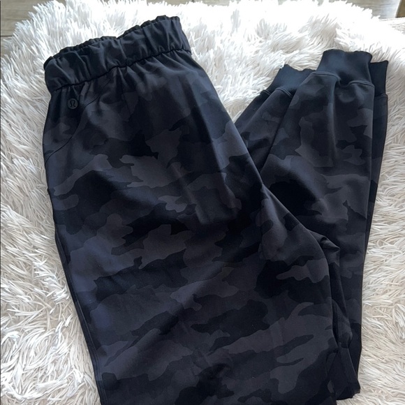 Lululemon Stretch High-Rise Jogger 
Full Length - Picture 1 of 5